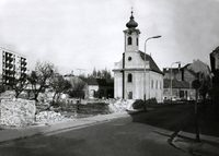 1975, megy a munka a templom környékén